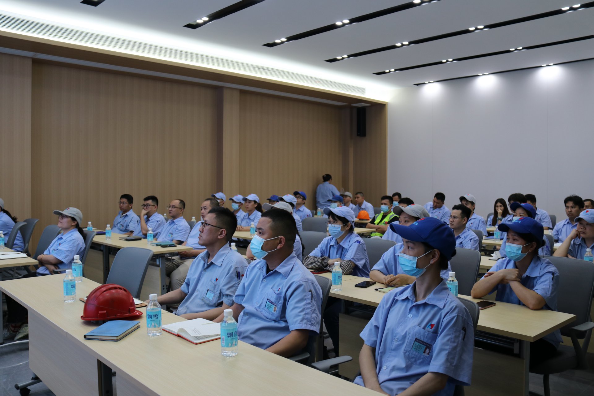 開展職業(yè)健康安全防范知識普及培訓