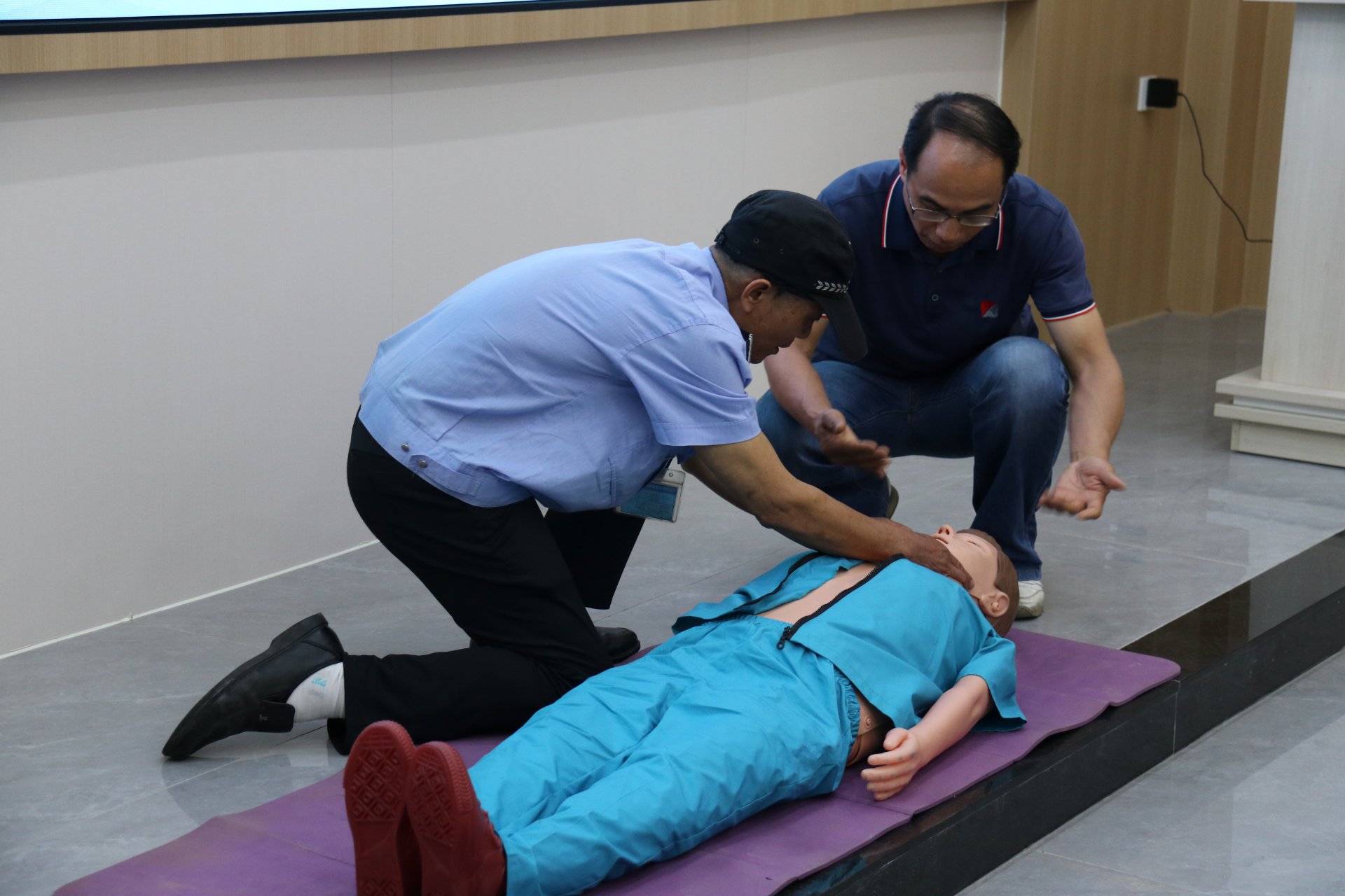 開展職業(yè)健康安全防范知識普及培訓